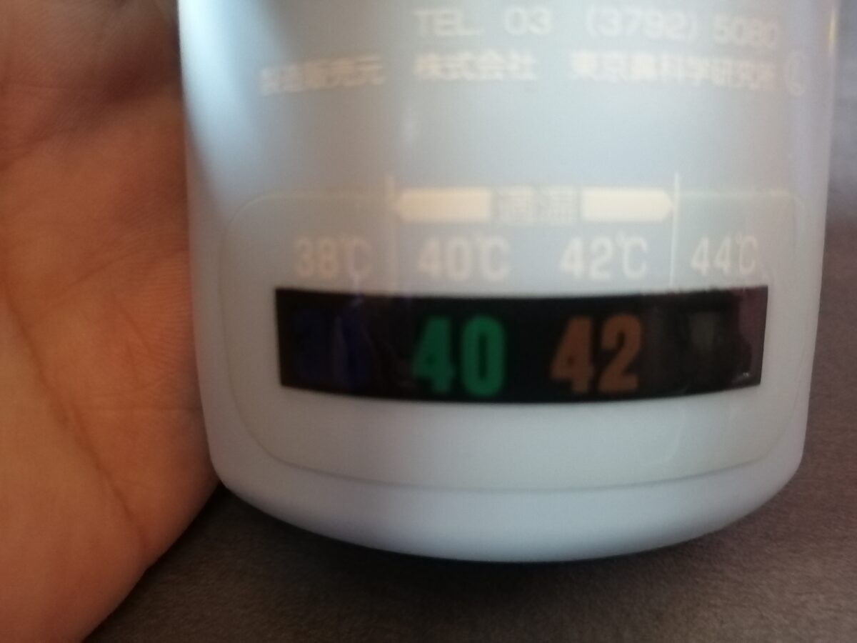 適温が一目でわかるハナクリーンS背面の温度計