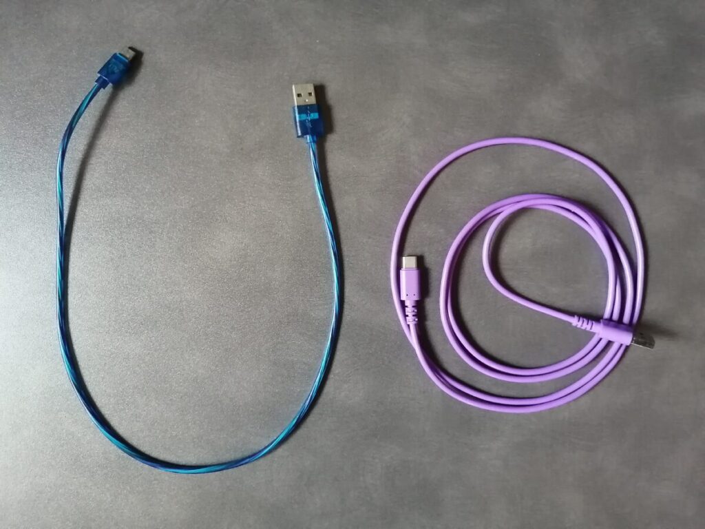 セリアで購入したL字型のUSB Type-CケーブルをTourBox Liteに接続して使えます