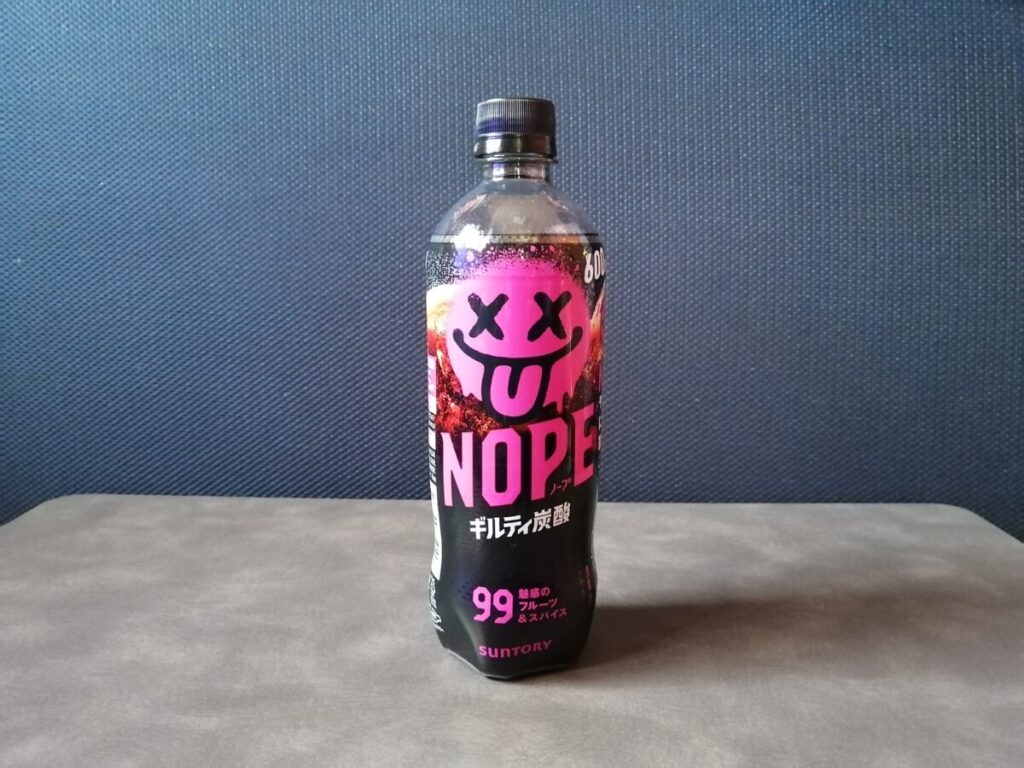 サントリーの新作ギルティ炭酸NOPE(ノープ)600mlペットボトル。ピンクのロゴとマスコットキャラクター。