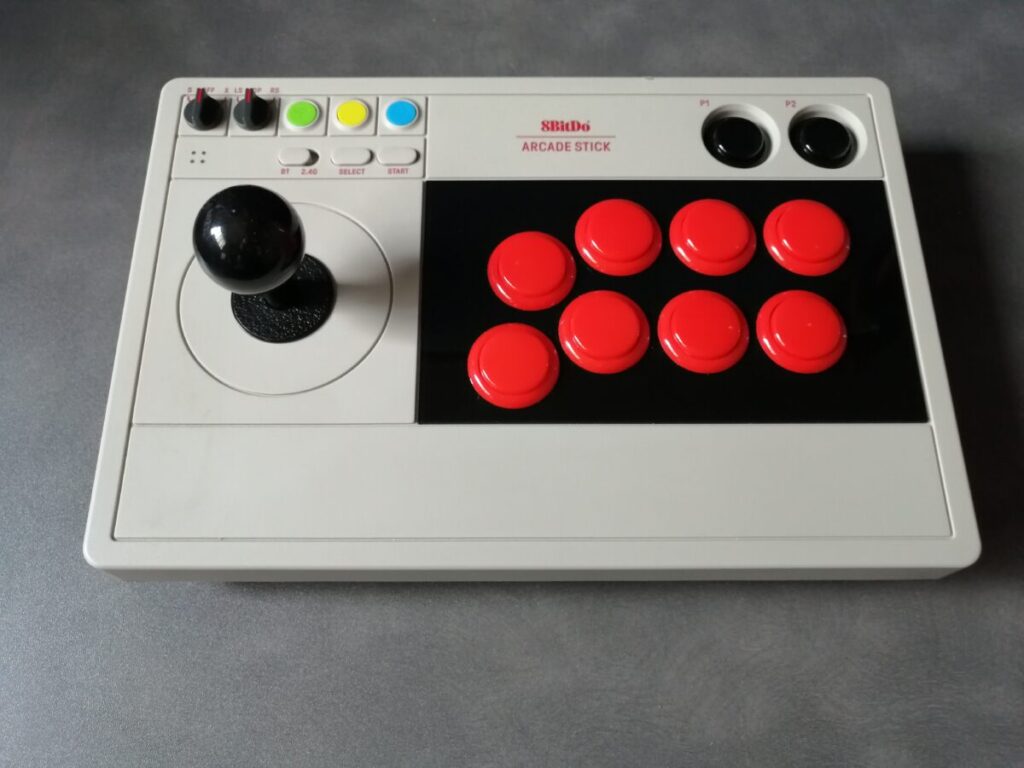 8BitDo Bluetooth アーケードスティックの本体写真